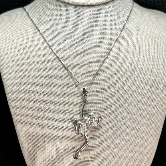 Jewelry - VTG Sterling Silver 925 Climbing Tree Frog Pendant Necklace Size 18'' Length